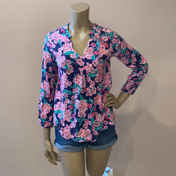 Lilly Pulitzer Tops - Gently used Lilly Pulitzer long sleeve T-shirt